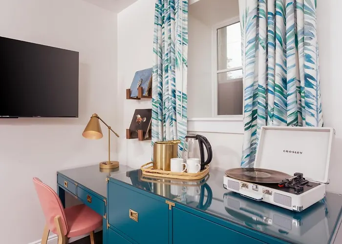 Lily Hall-a Boutique Hotel Pensacola