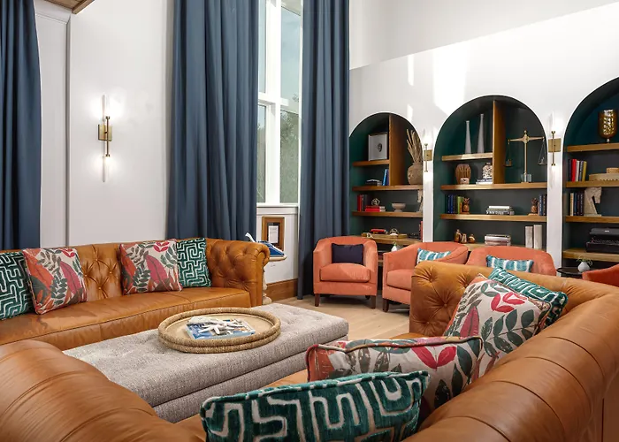 Lily Hall-a Boutique 4*