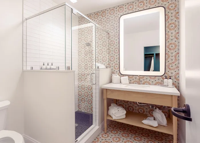 Lily Hall-a Boutique 4*