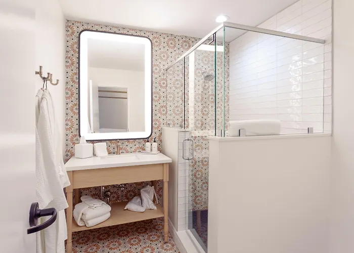 Lily Hall-a Boutique 4*