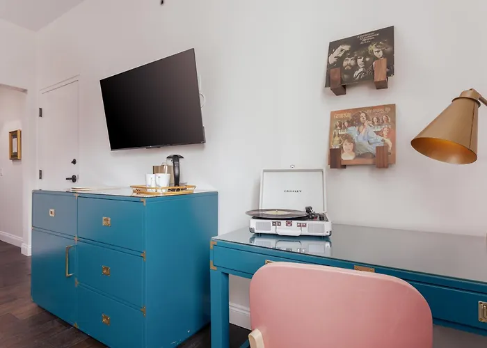 Lily Hall-a Boutique 4* Pensacola